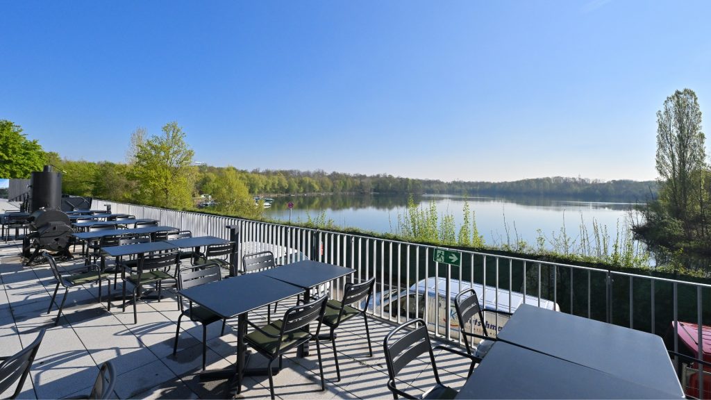 Terrasse der Cantinetta mit Seeblick, Restaurant EUREF-Campus Düsseldorf,