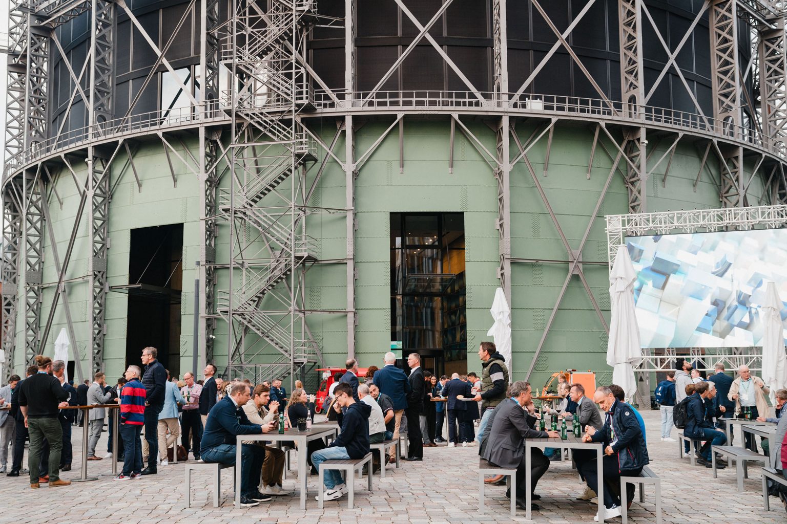 EUREF-Plaza mit Gästen