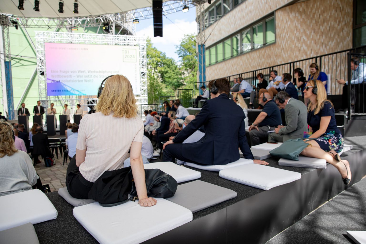 Gäste auf dem EUREF-Plaza beim Tag der Industrie TDI 2024