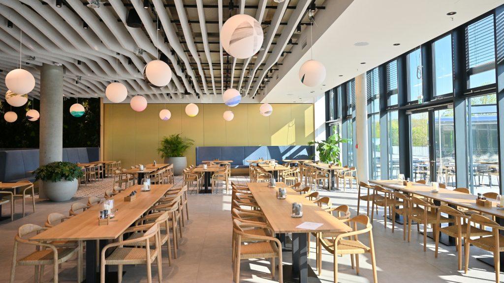 Cantinetta, Restaurant EUREF-Campus Düsseldorf, mit Fensterfront