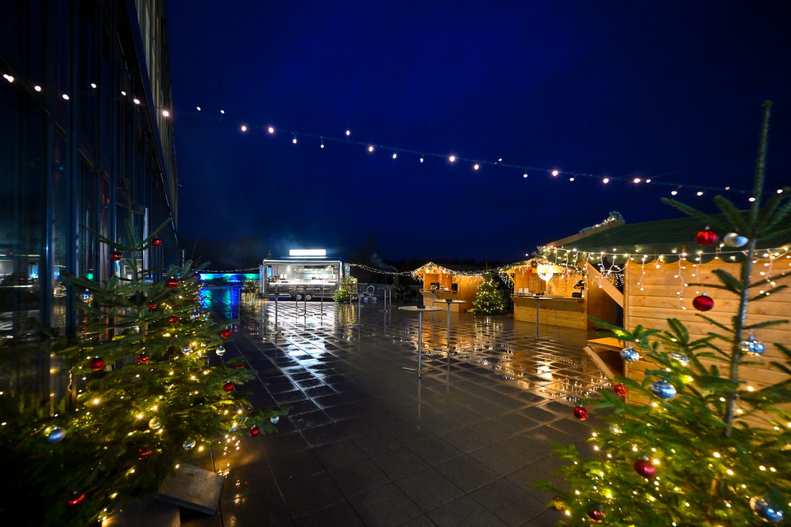 Der exklusive Weihnachtsmarkt auf der Terrasse der Cantinetta auf dem EUREF-Campus Düsseldorf