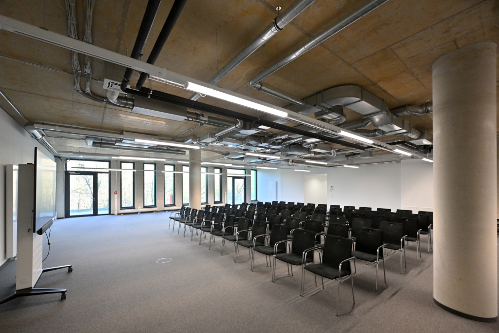 Meetingraum Eventlocation EUREF-Campus Düsseldorf mit Reihen-Bestuhlung