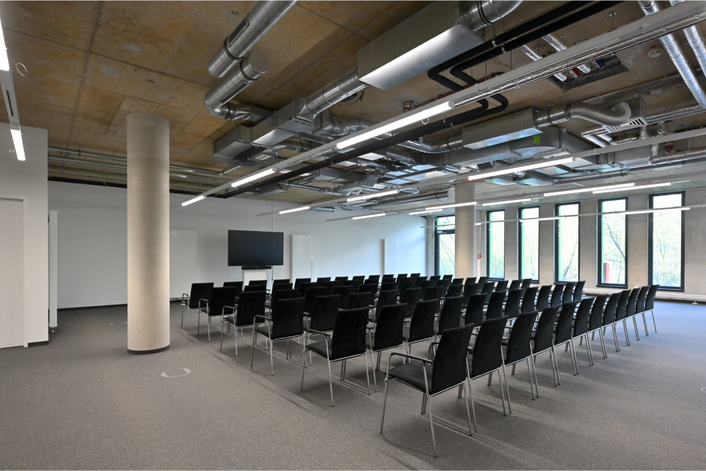 Meetingraum Eventlocation EUREF-Campus Düsseldorf mit Reihen-Bestuhlung