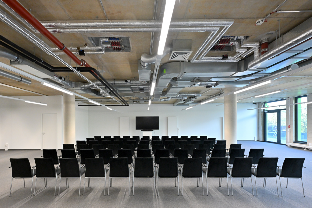Meetingraum Eventlocation EUREF-Campus Düsseldorf mit Reihen-Bestuhlung