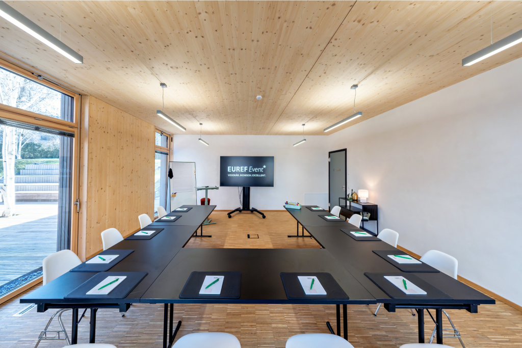 Besprechungsraum mit U förmiger Bestuhlung